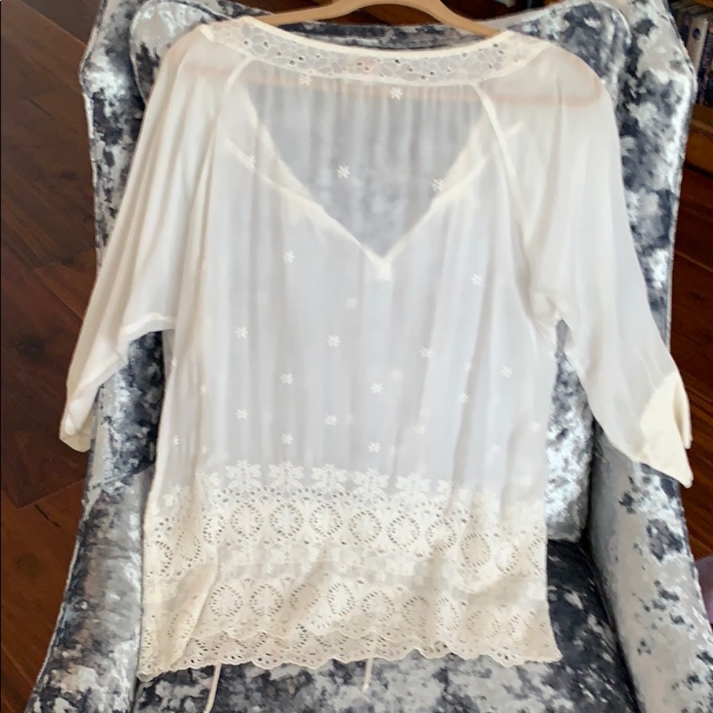 Ivory Johnny Was tunic beautiful embroidered